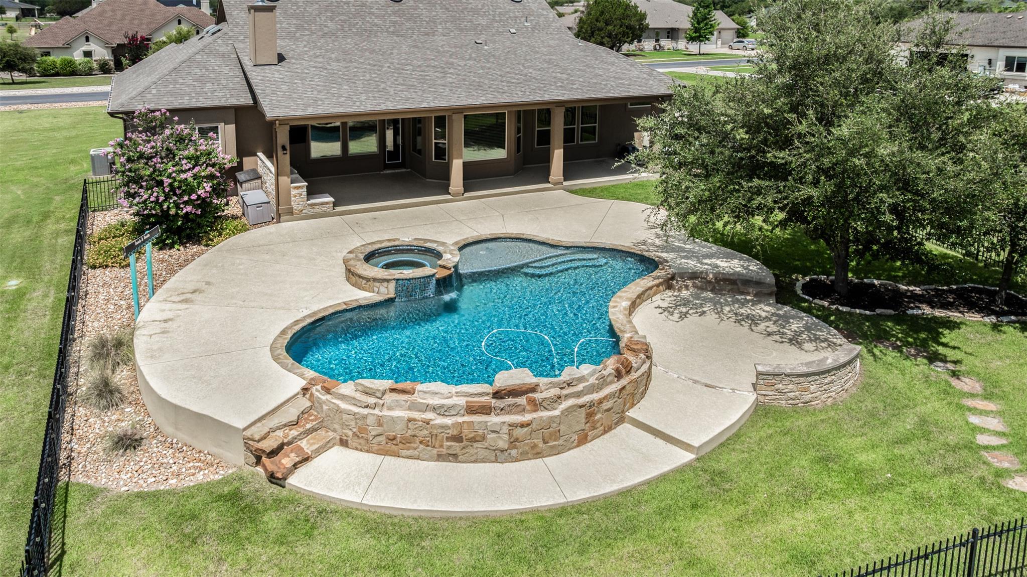 105 Quiet Oak Cv, Liberty Hill, TX 78642