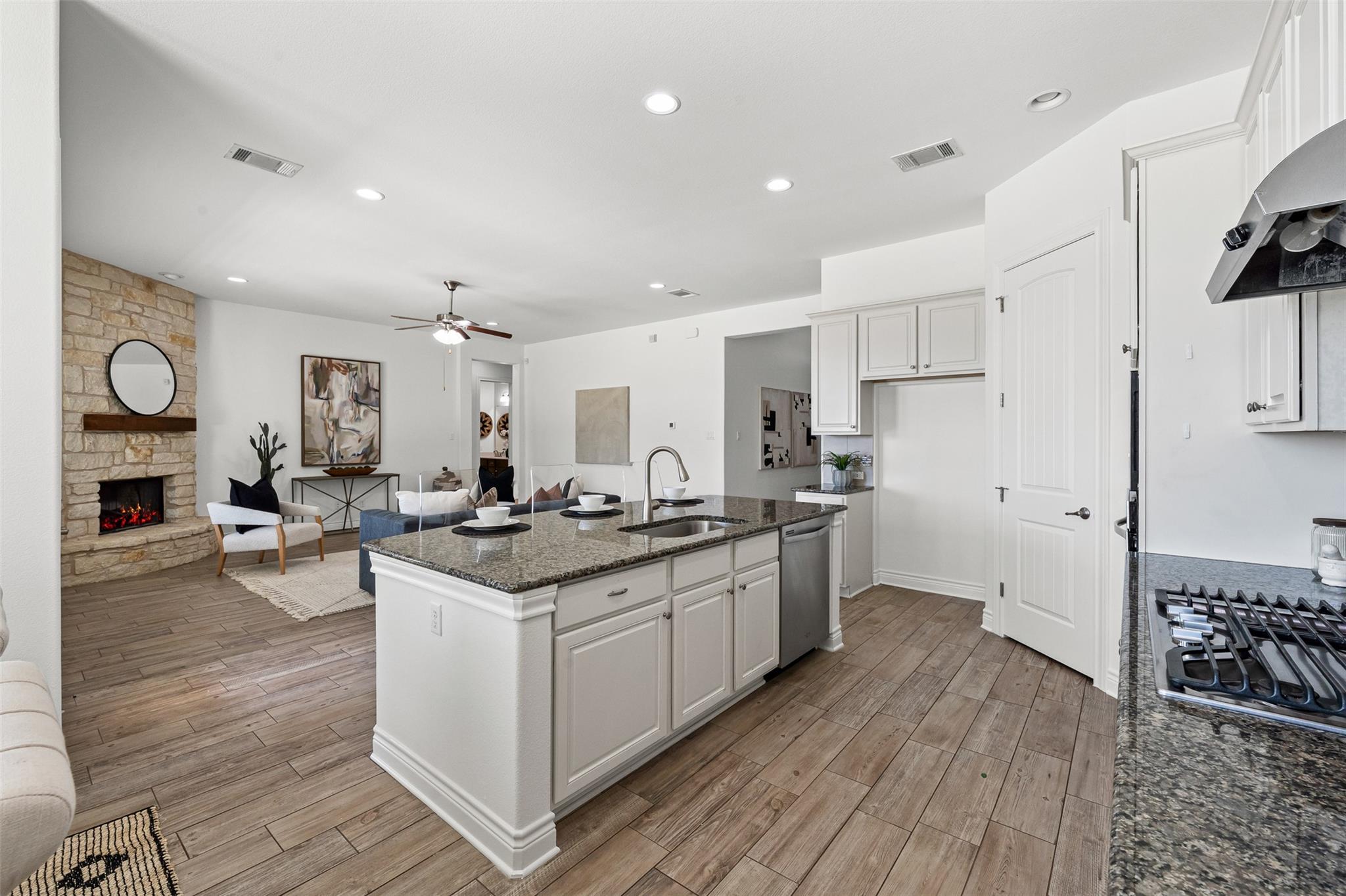 105 Quiet Oak Cv, Liberty Hill, TX 78642