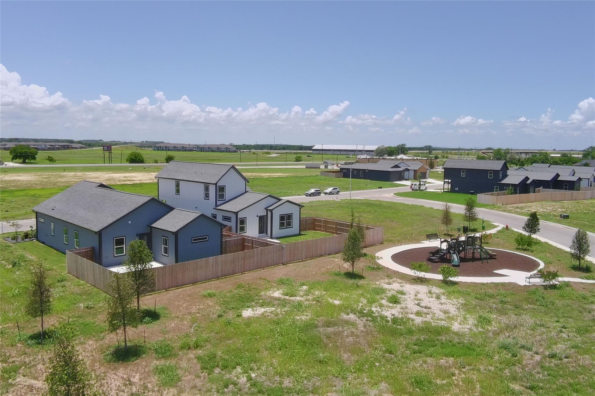 2015 Applewood Dr, Lockhart, TX 78644