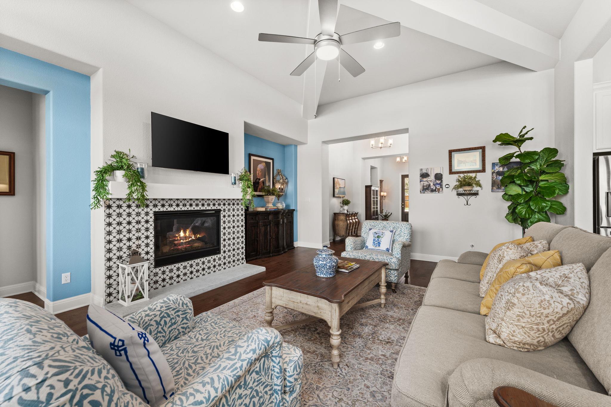 390 Double L Dr, Dripping Springs, TX 78620