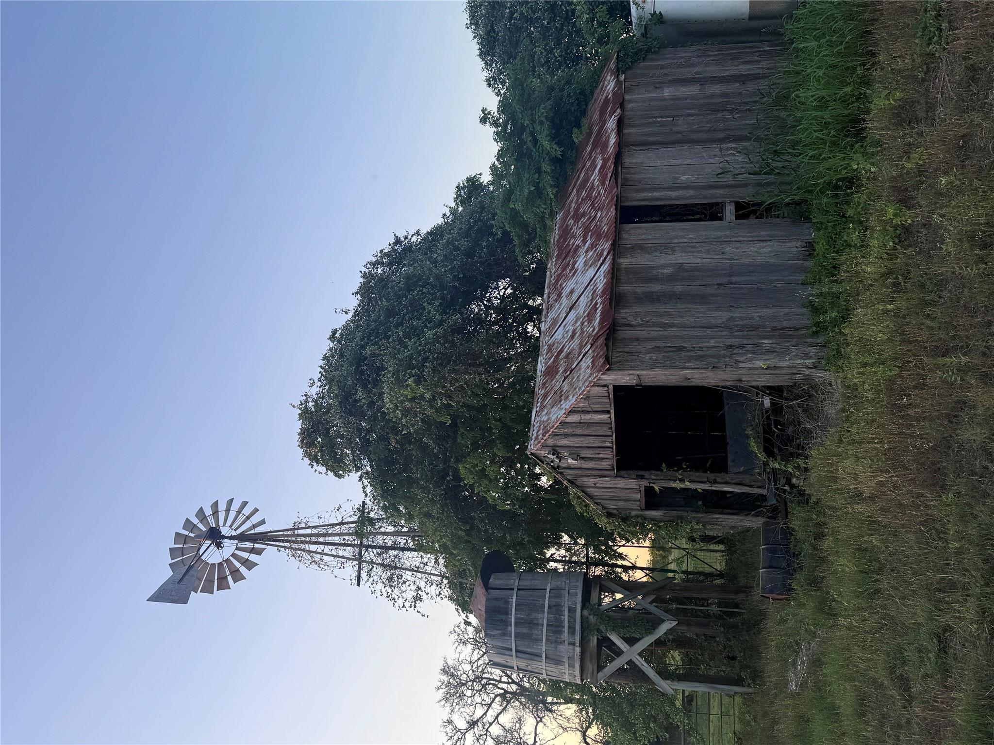 6346 Sand Rock Rd, La Grange, TX 78945