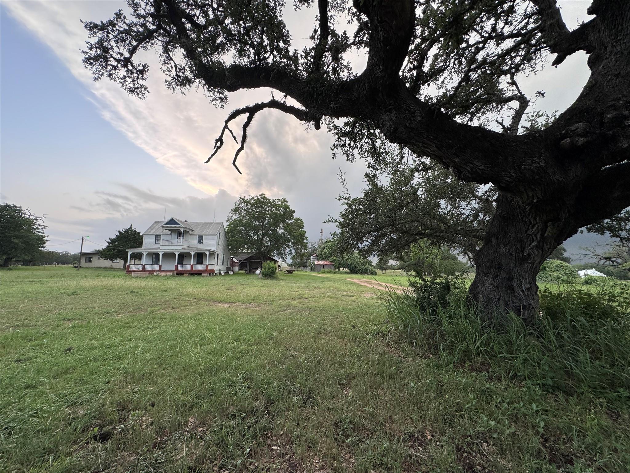 6346 Sand Rock Rd, La Grange, TX 78945