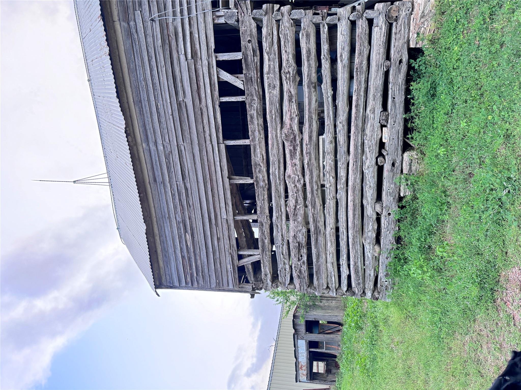 6346 Sand Rock Rd, La Grange, TX 78945