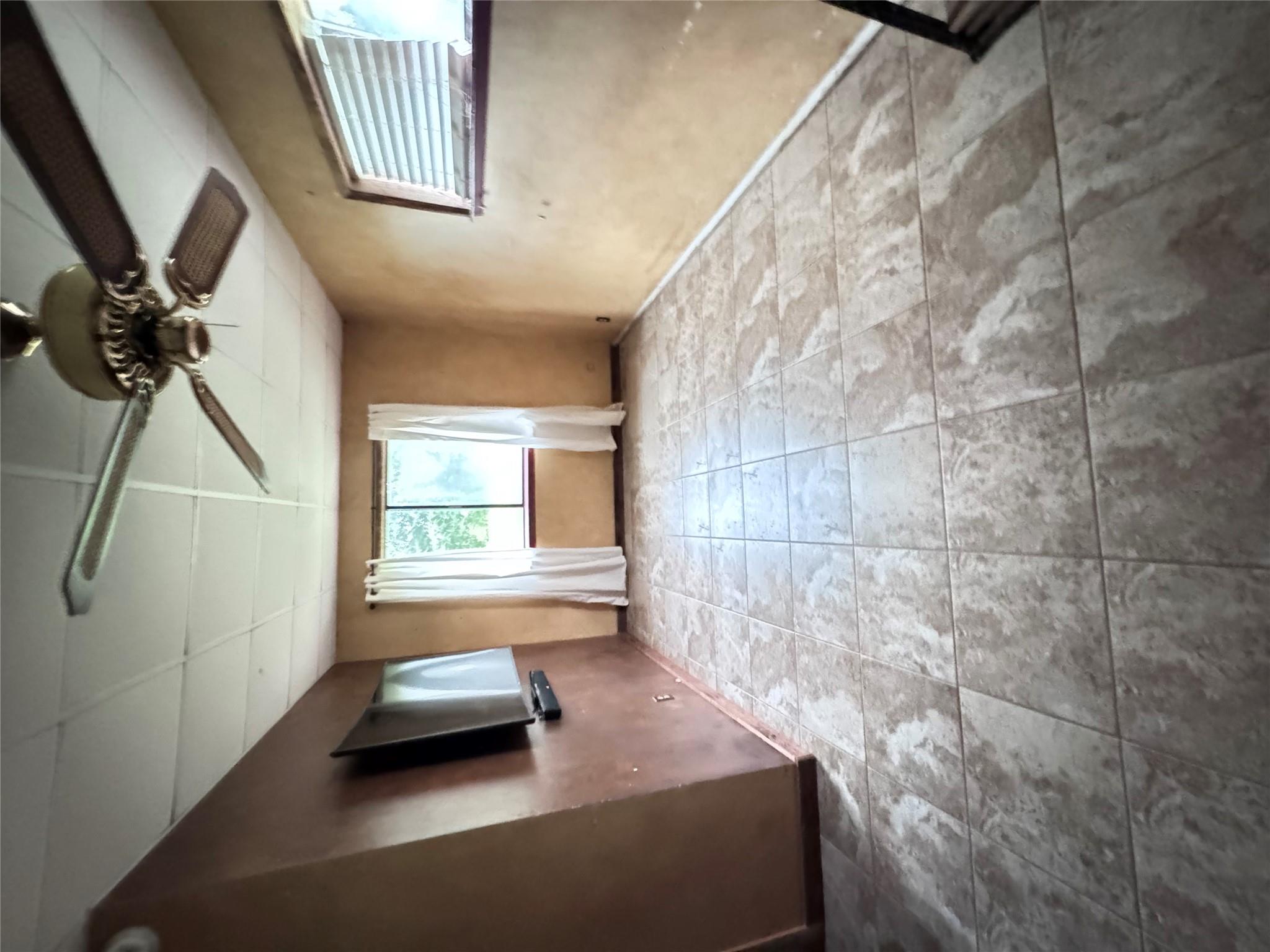 6346 Sand Rock Rd, La Grange, TX 78945