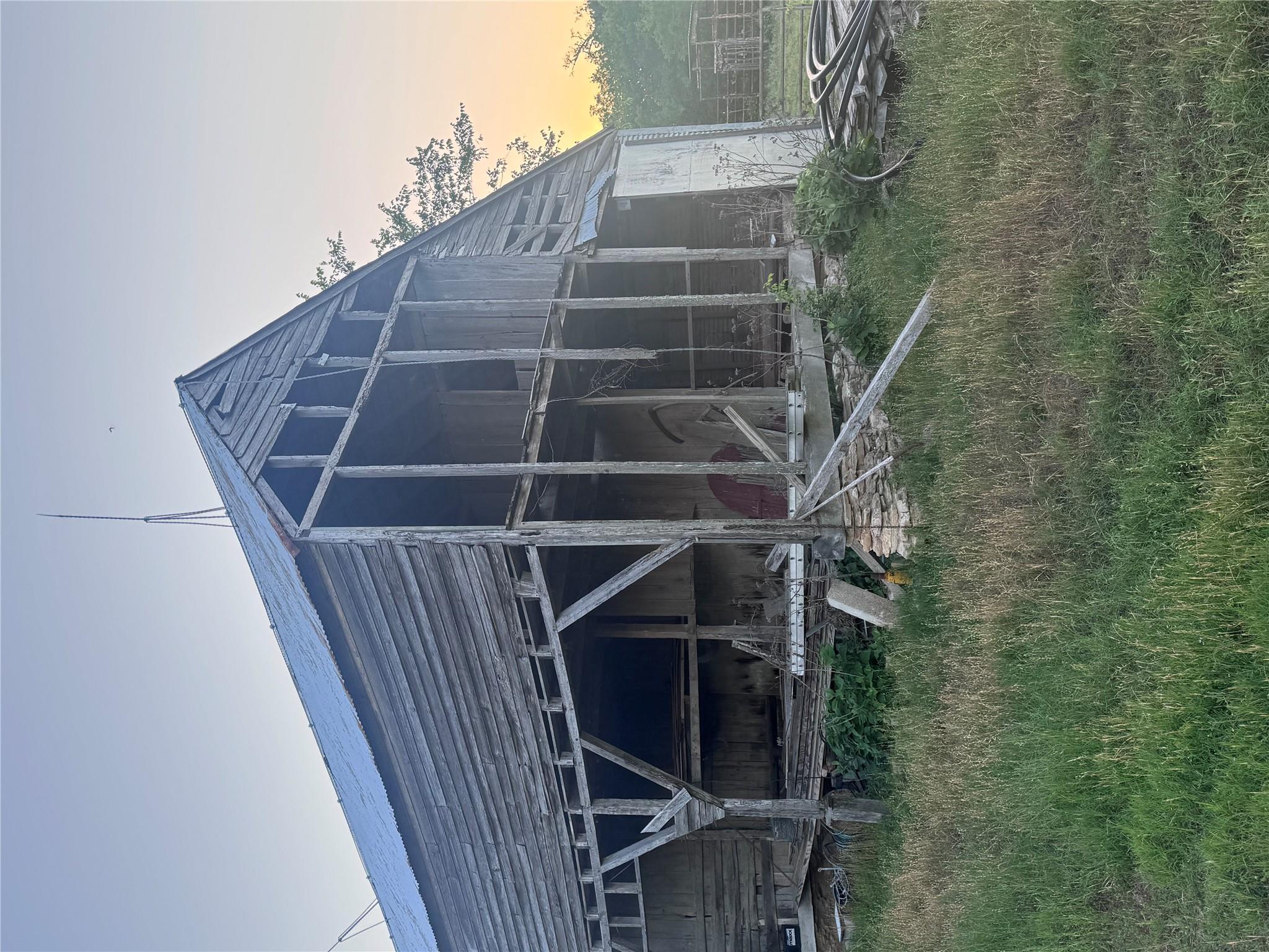 6346 Sand Rock Rd, La Grange, TX 78945