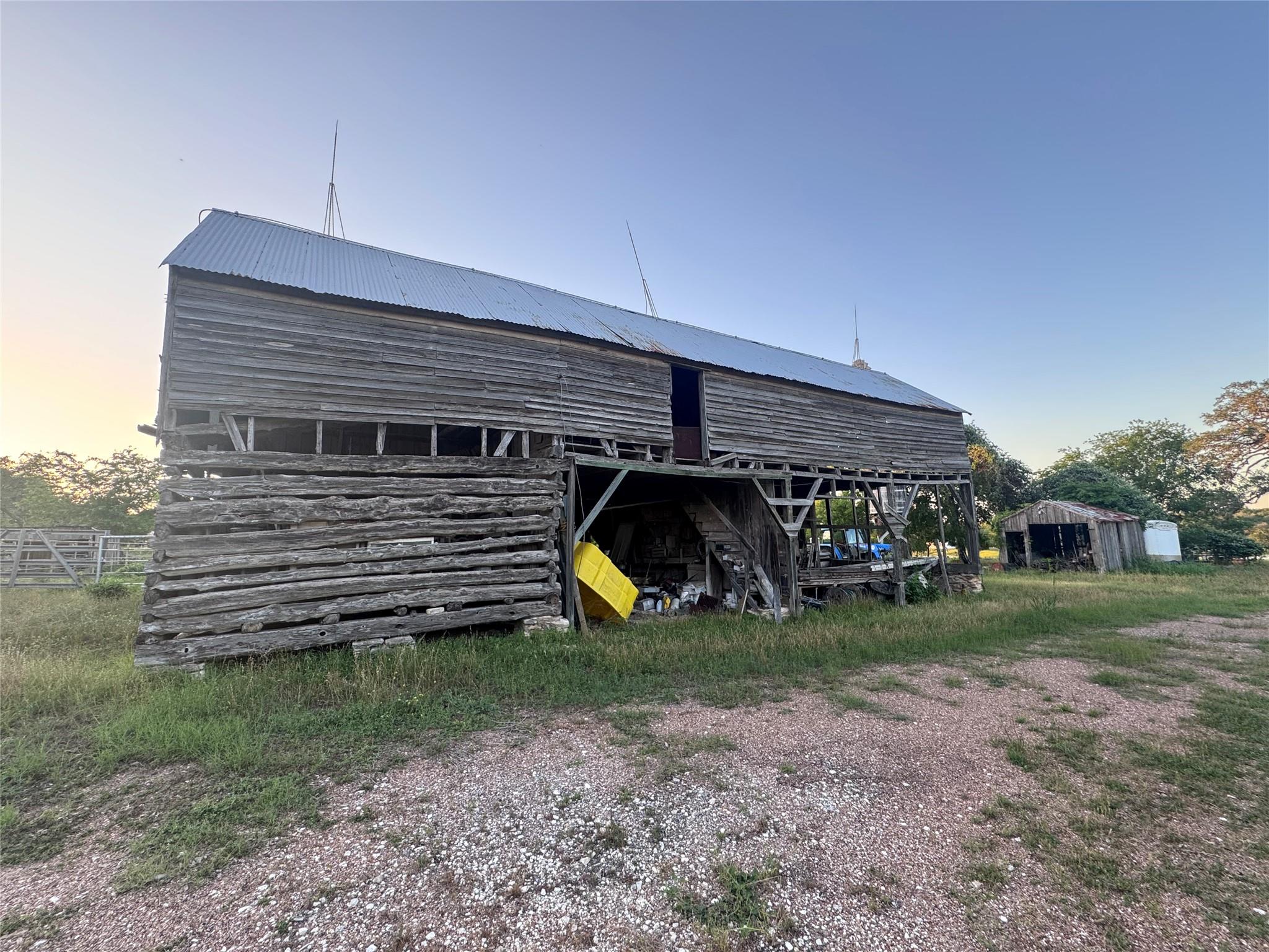 6346 Sand Rock Rd, La Grange, TX 78945