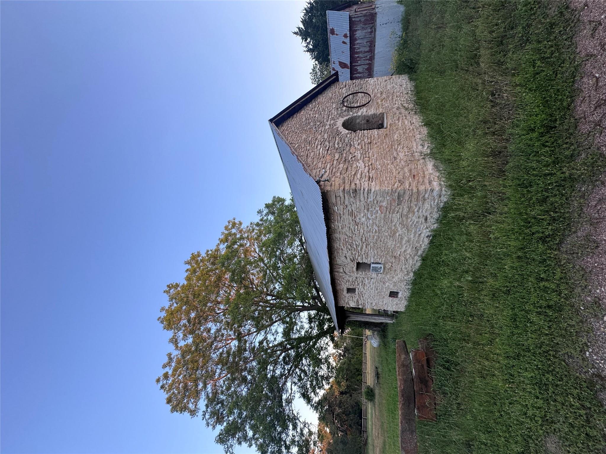 6346 Sand Rock Rd, La Grange, TX 78945