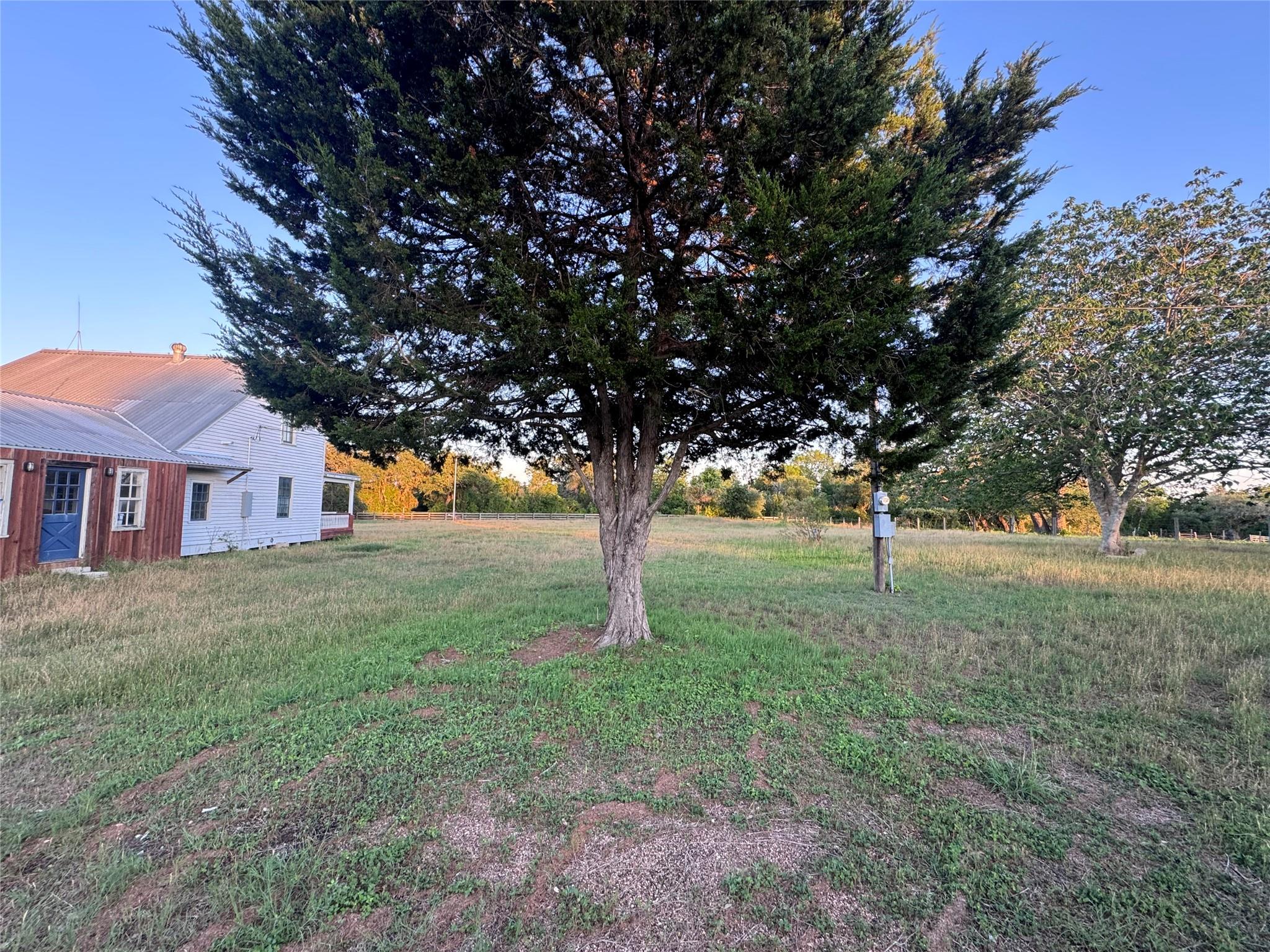 6346 Sand Rock Rd, La Grange, TX 78945