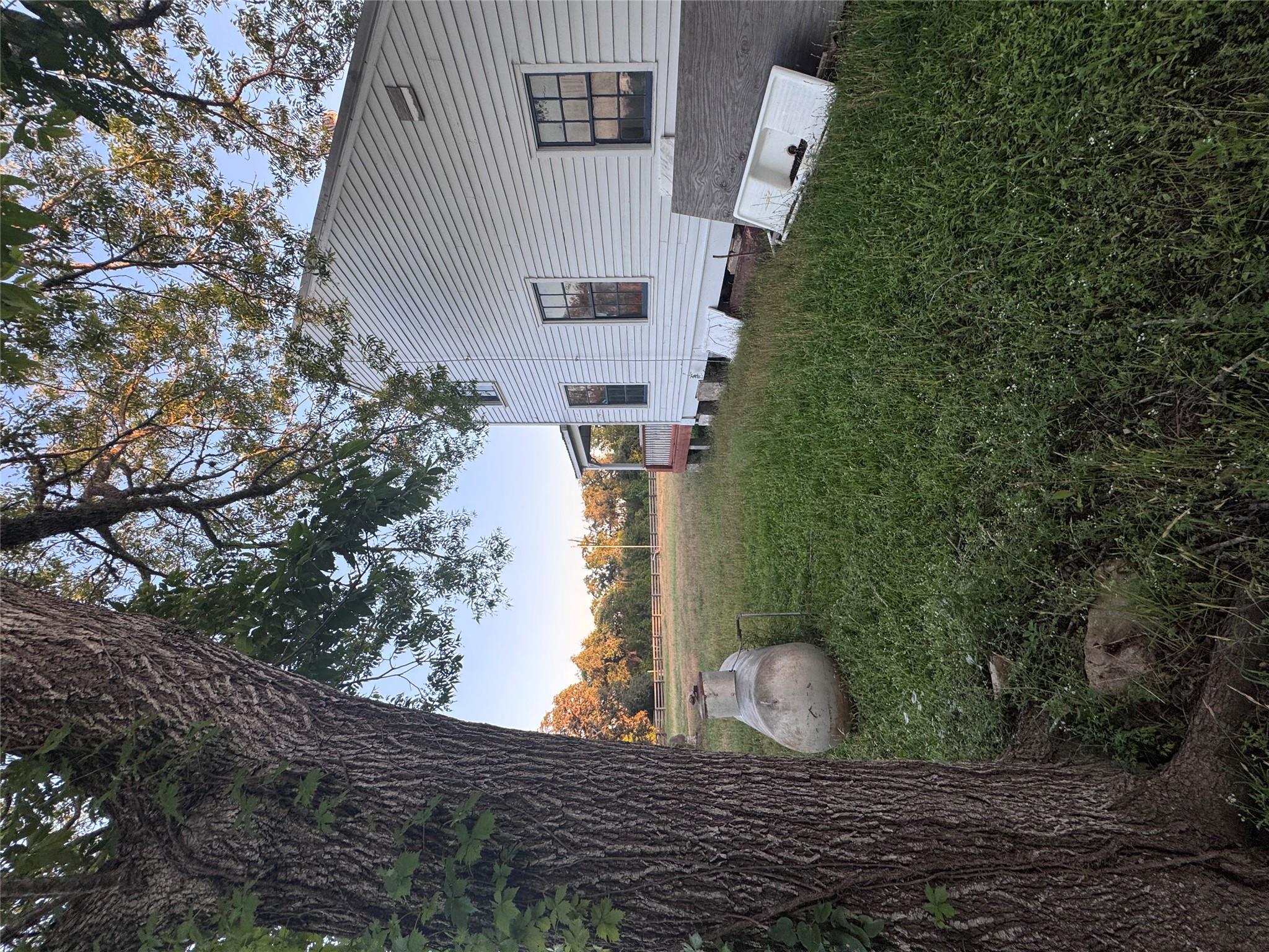 6346 Sand Rock Rd, La Grange, TX 78945
