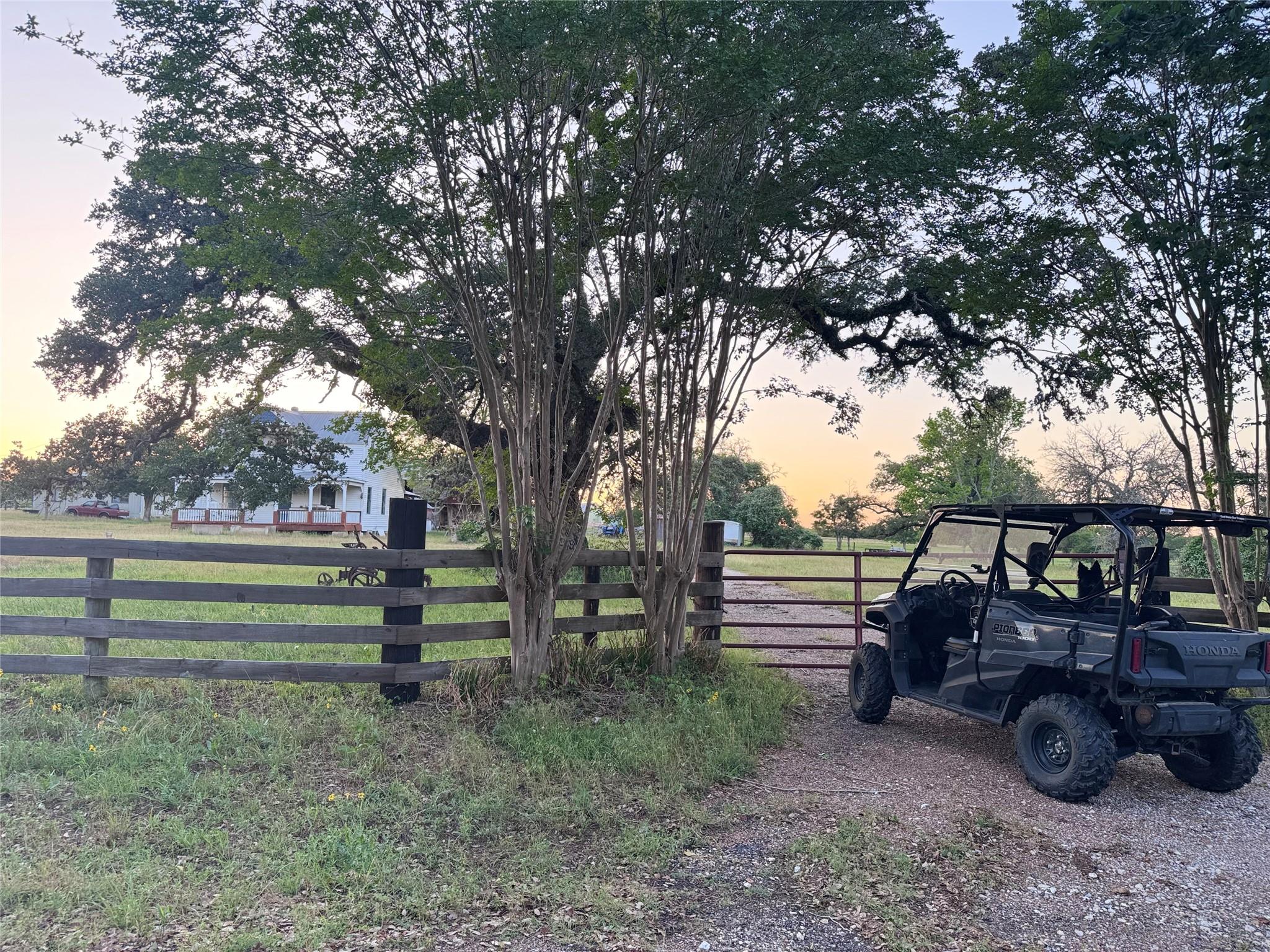6346 Sand Rock Rd, La Grange, TX 78945