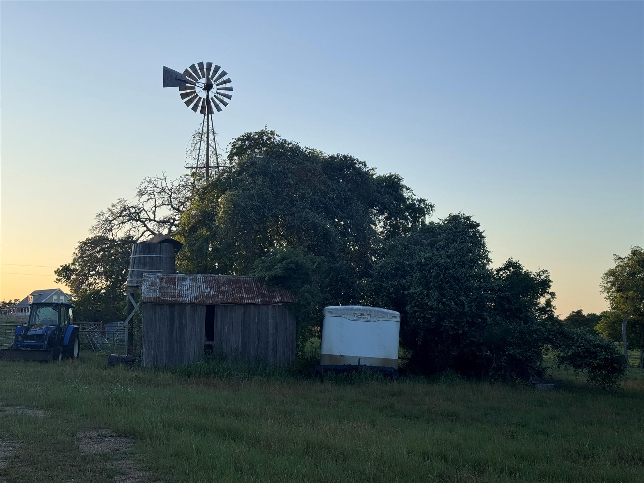 6346 Sand Rock Rd, La Grange, TX 78945