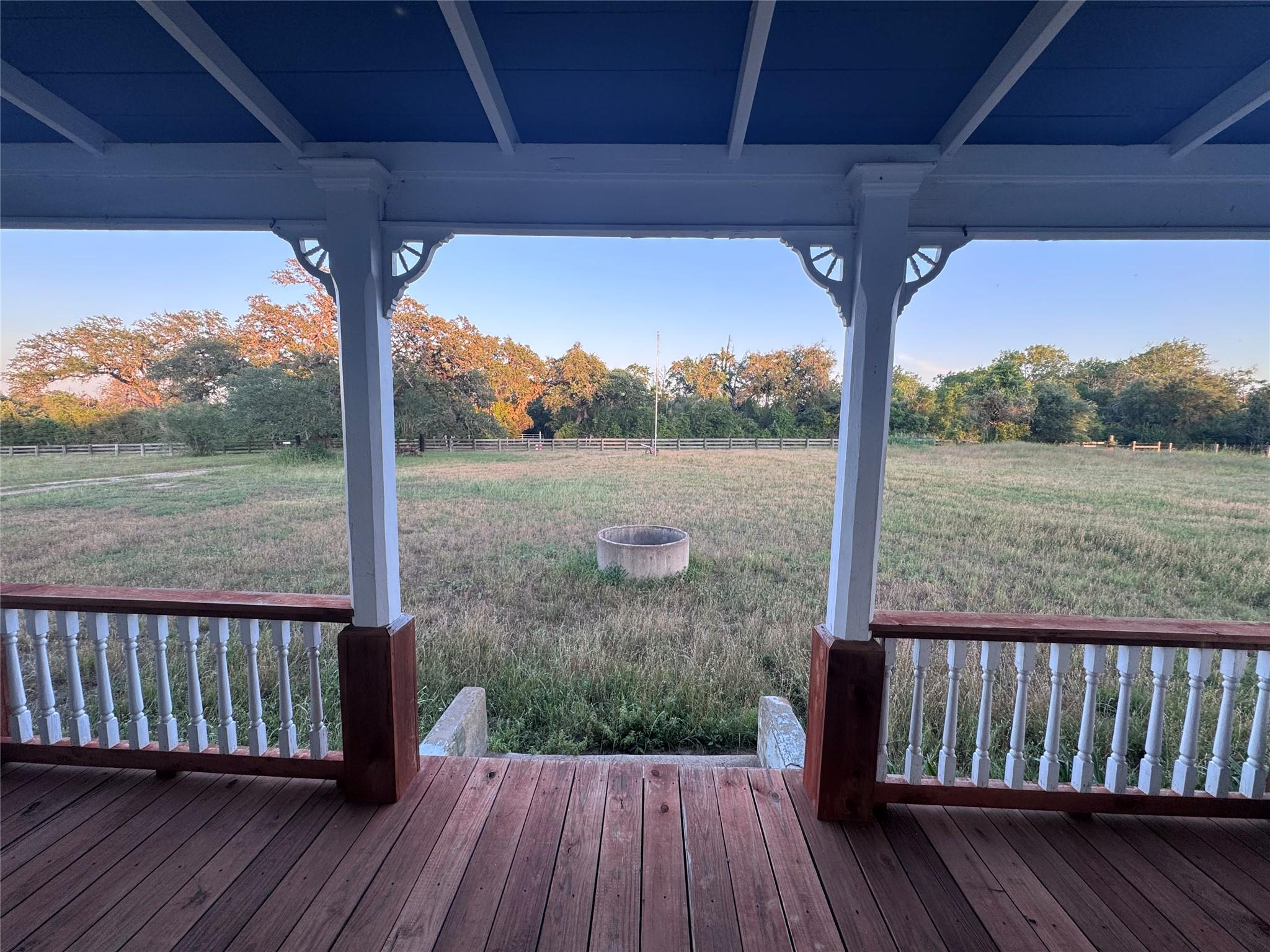 6346 Sand Rock Rd, La Grange, TX 78945
