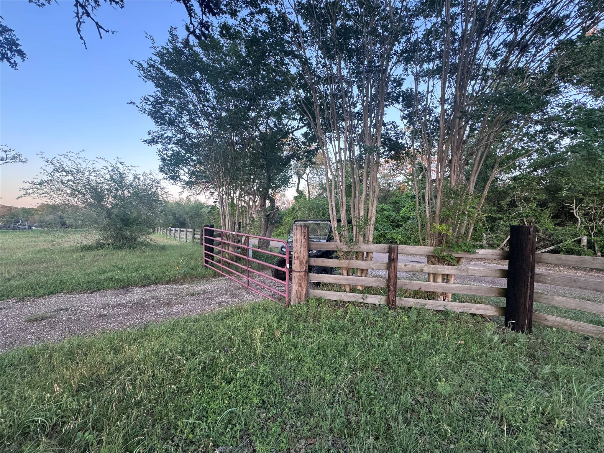 6346 Sand Rock Rd, La Grange, TX 78945