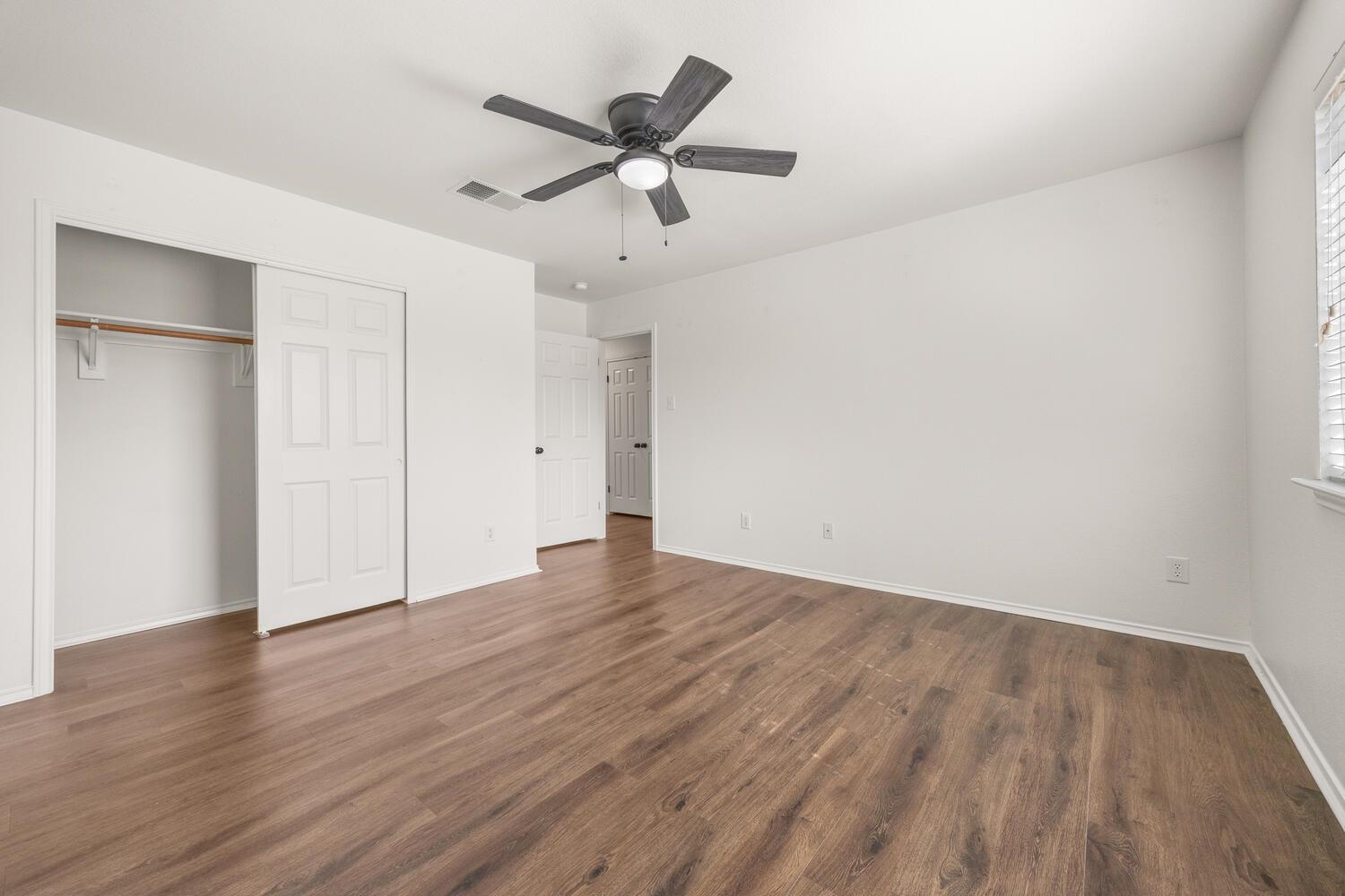 230 San Felipe Dr, Kyle, TX 78640