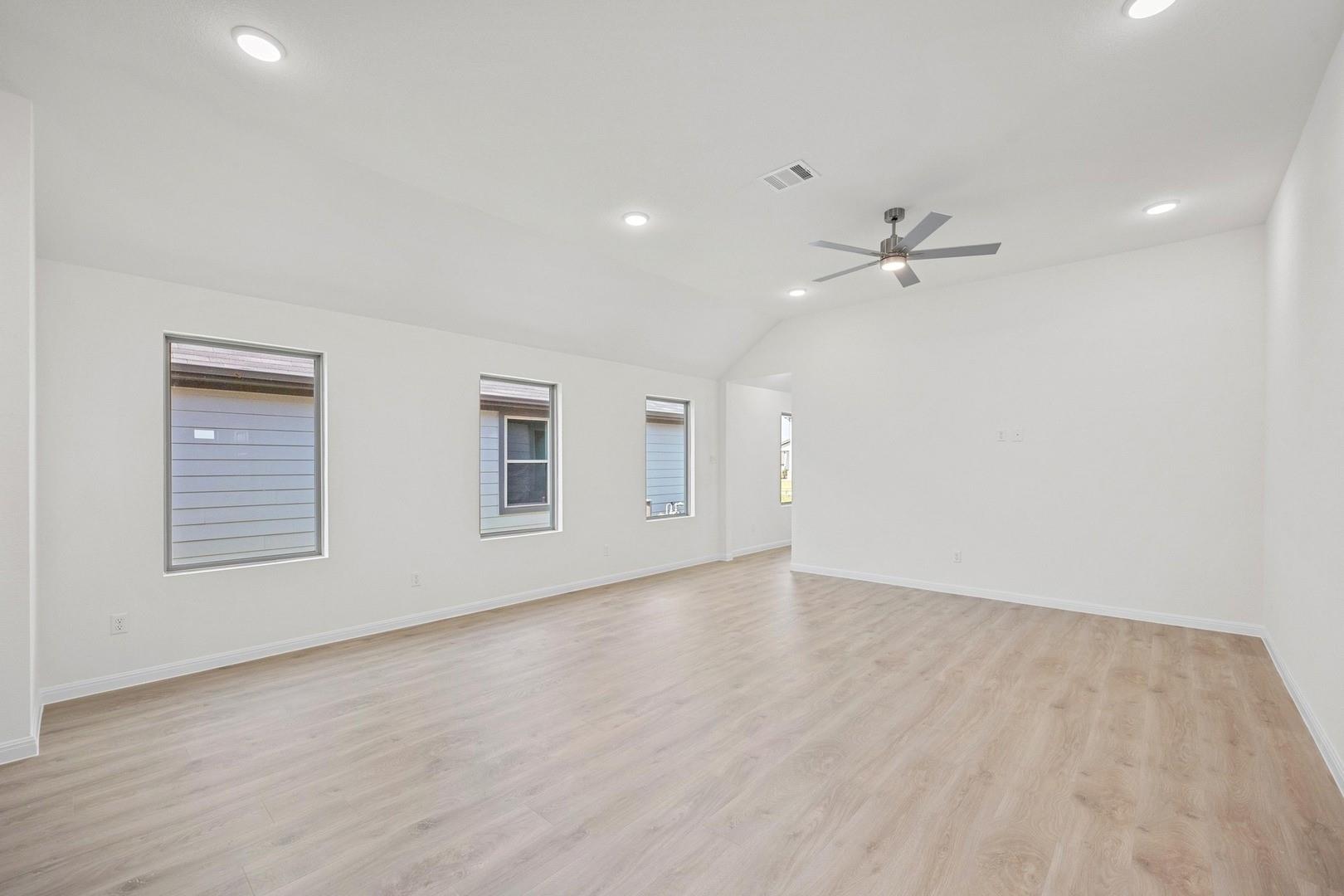 256 Bendecido Loop, Elgin, TX 78621