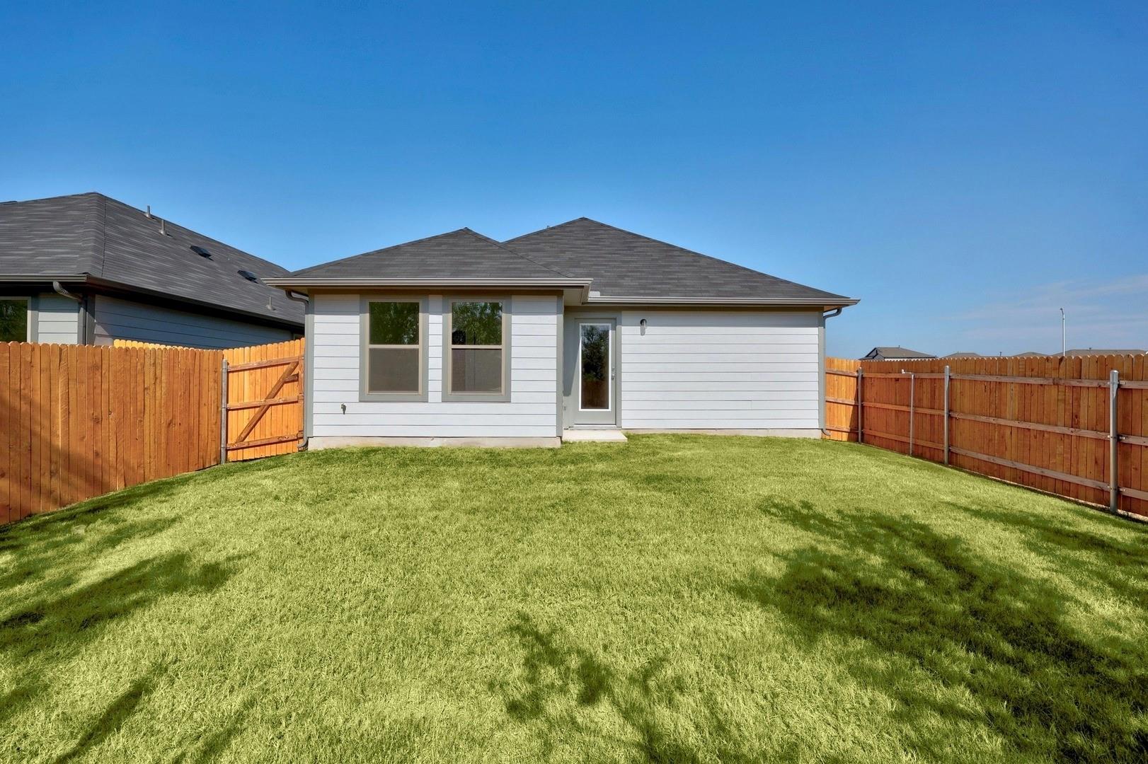 256 Bendecido Loop, Elgin, TX 78621