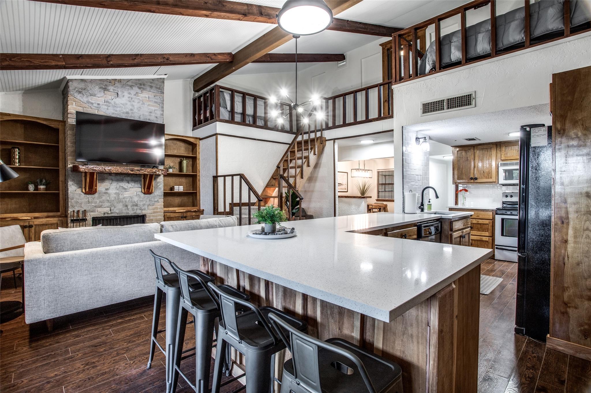 529 Venture Blvd S, Point Venture, TX 78645