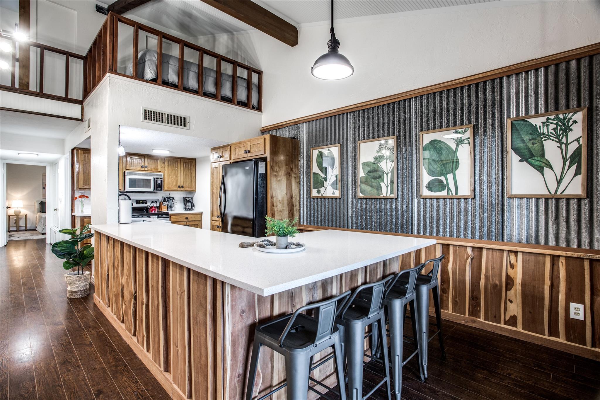 529 Venture Blvd S, Point Venture, TX 78645