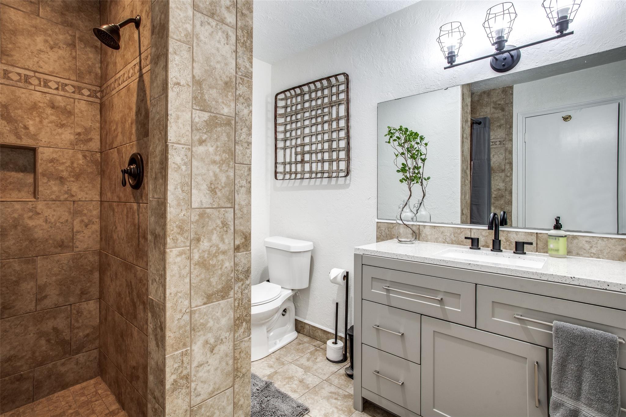 529 Venture Blvd S, Point Venture, TX 78645