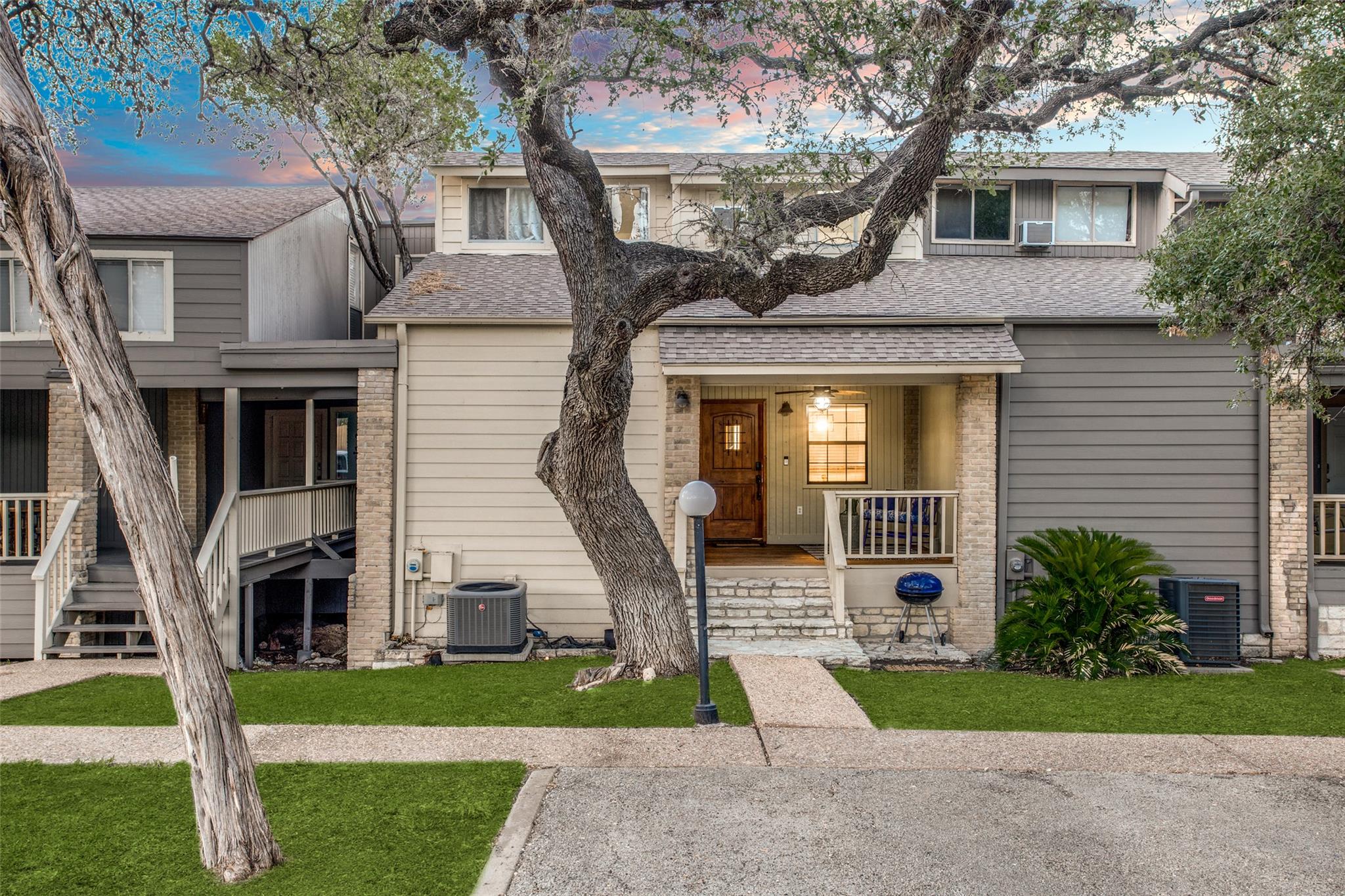 529 Venture Blvd S, Point Venture, TX 78645