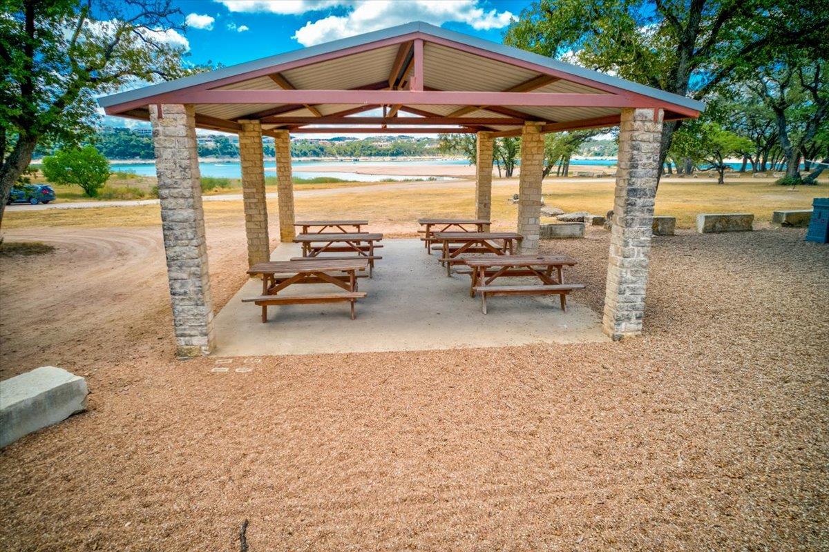 529 Venture Blvd S, Point Venture, TX 78645