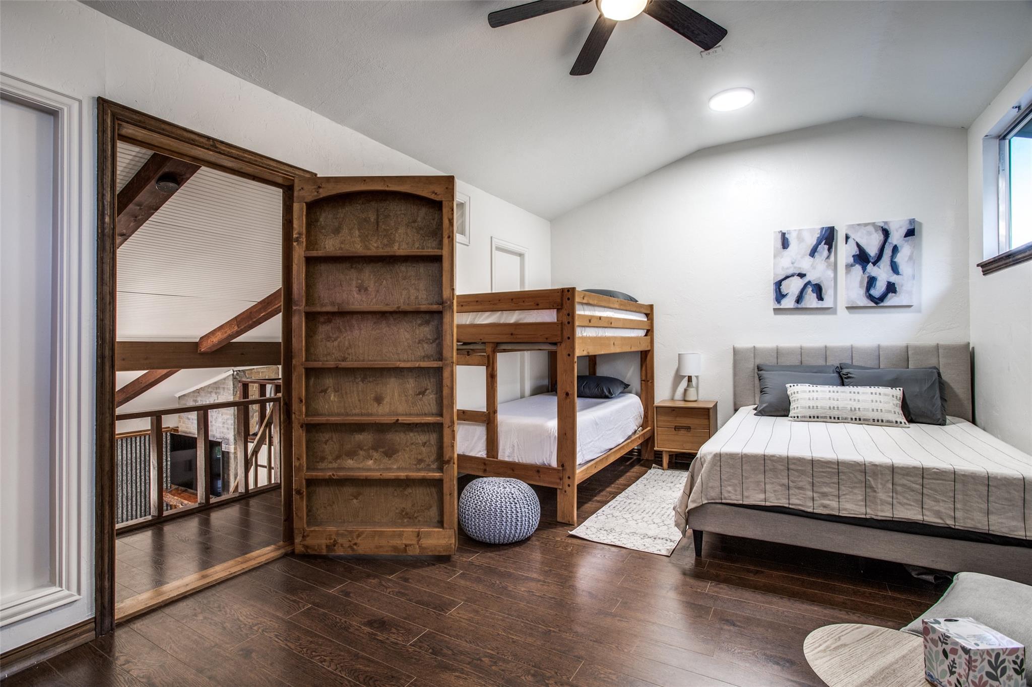 529 Venture Blvd S, Point Venture, TX 78645