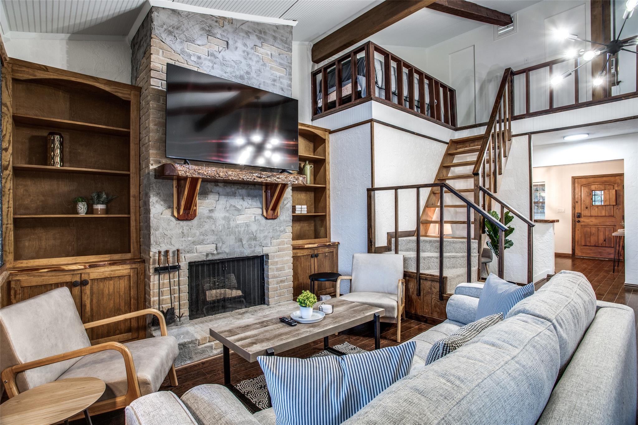 529 Venture Blvd S, Point Venture, TX 78645