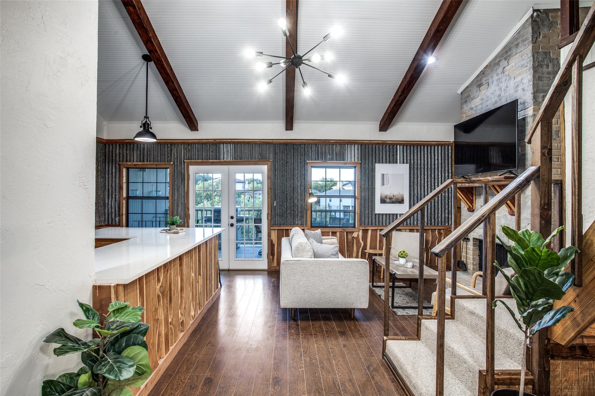 529 Venture Blvd S, Point Venture, TX 78645