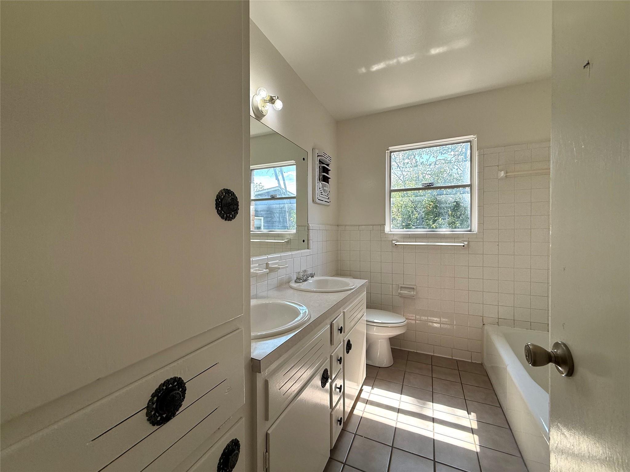 2711 Little John Ln, Austin, TX 78704