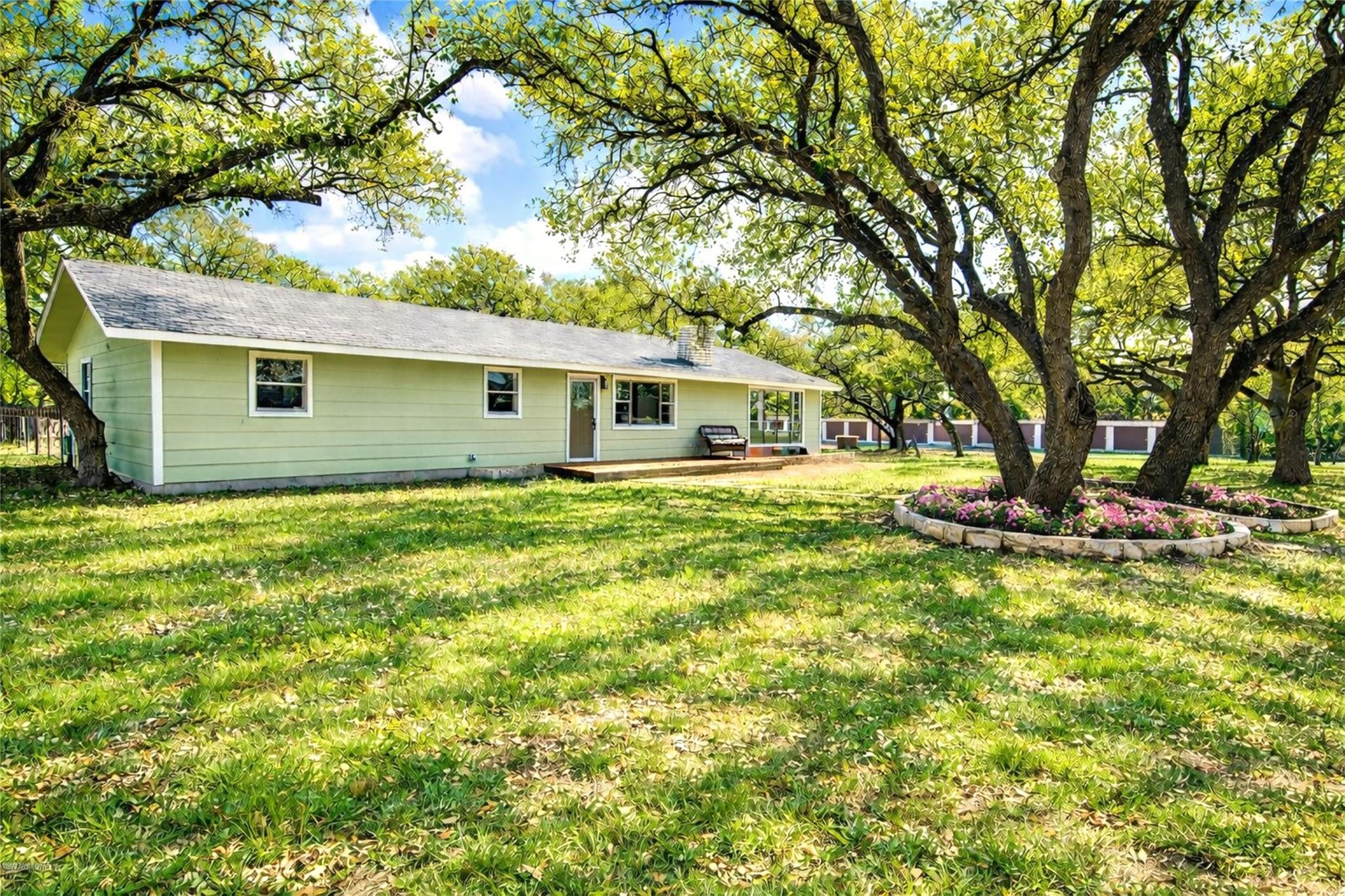 207 Haley Rd, Johnson City, TX 78636