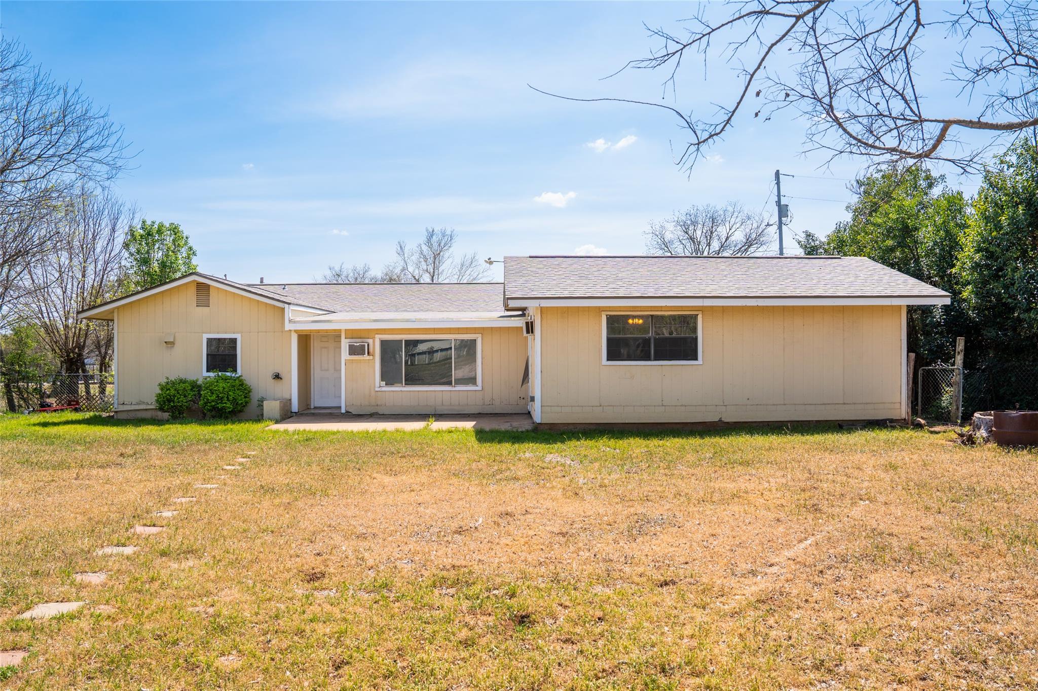 600 W Cypress St, Johnson City, TX 78636