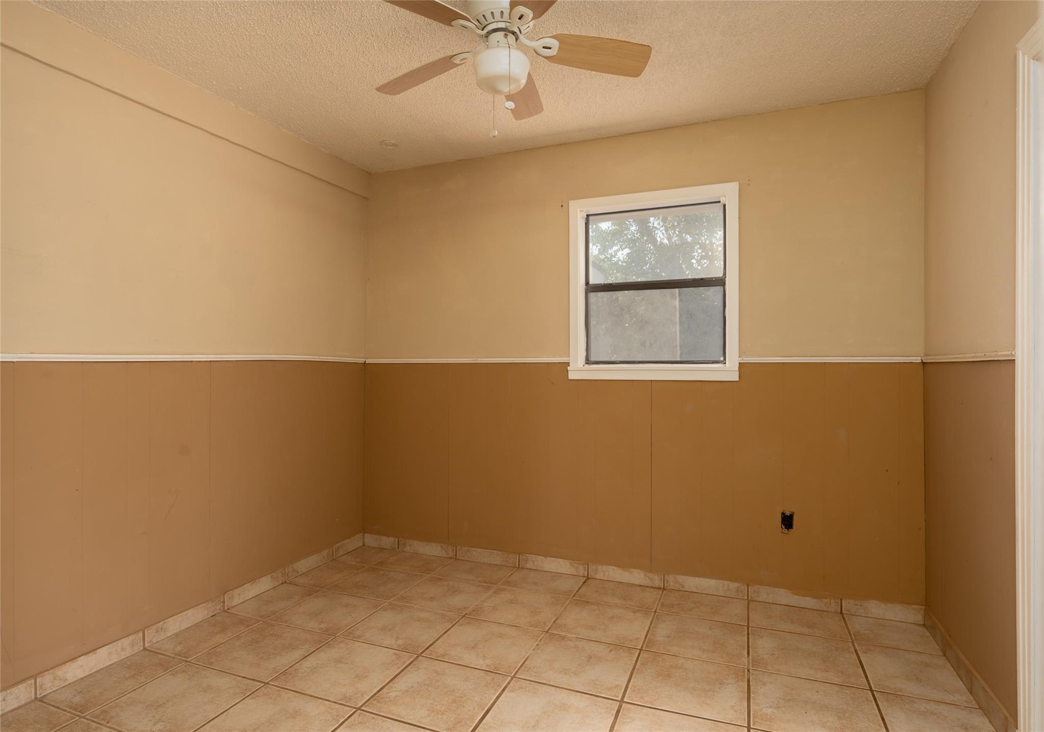 600 W Cypress St, Johnson City, TX 78636