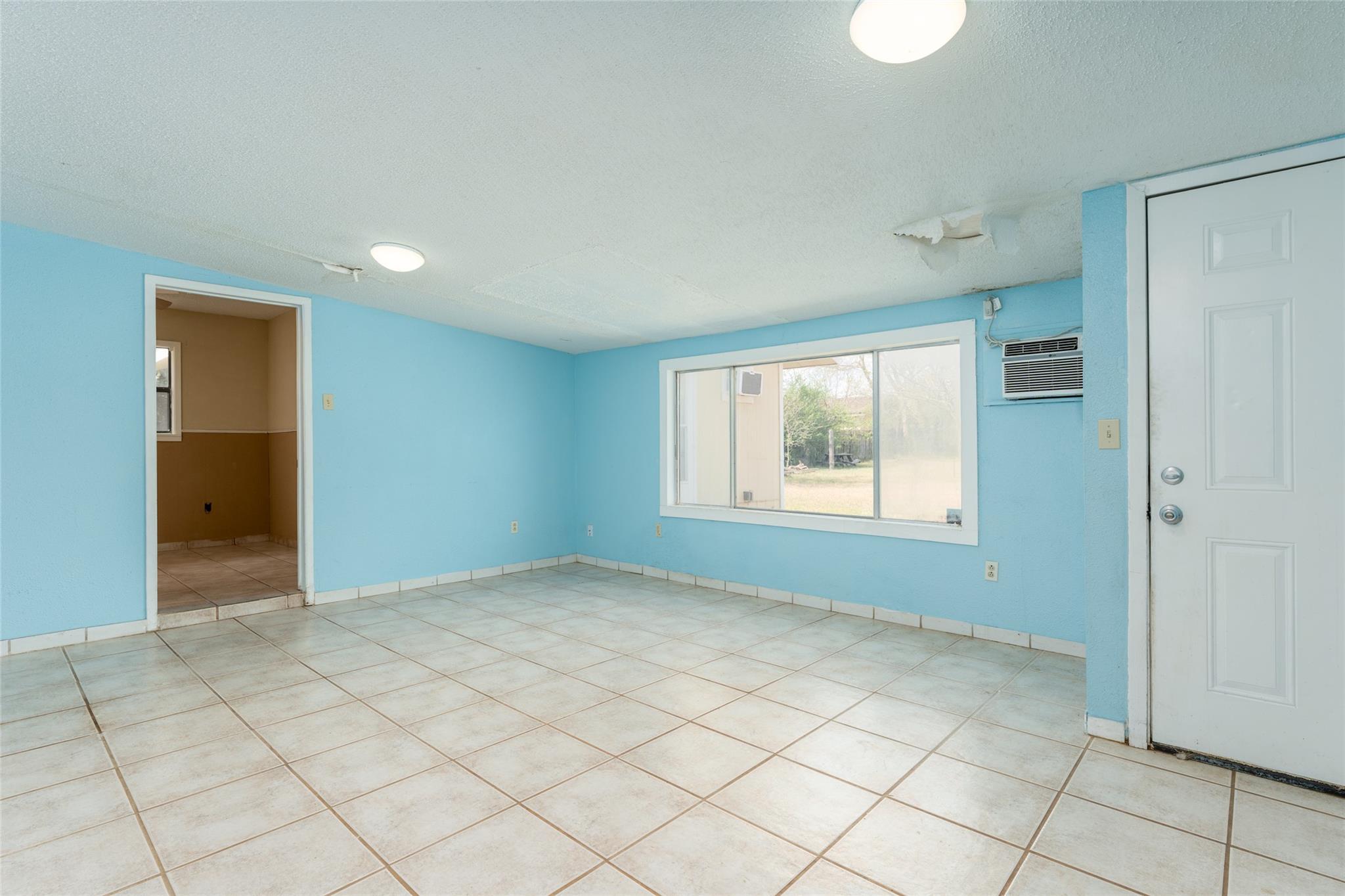 600 W Cypress St, Johnson City, TX 78636