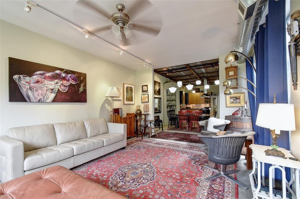213 N Nugent Ave, Johnson City, TX 78636