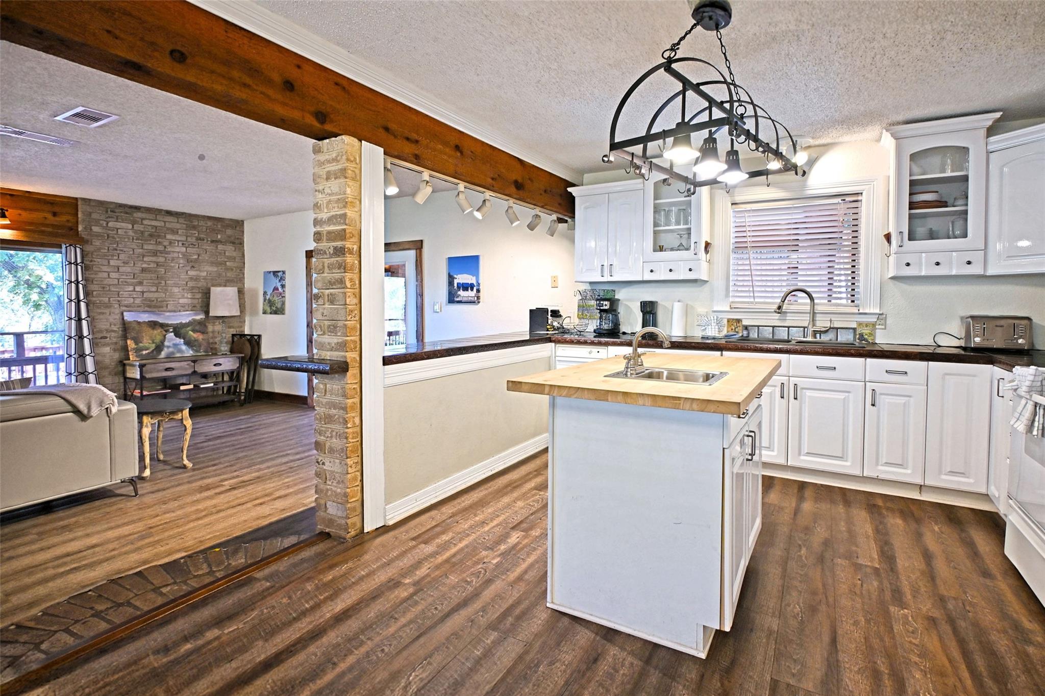 1683 Kuehler Ave, New Braunfels, TX 78130