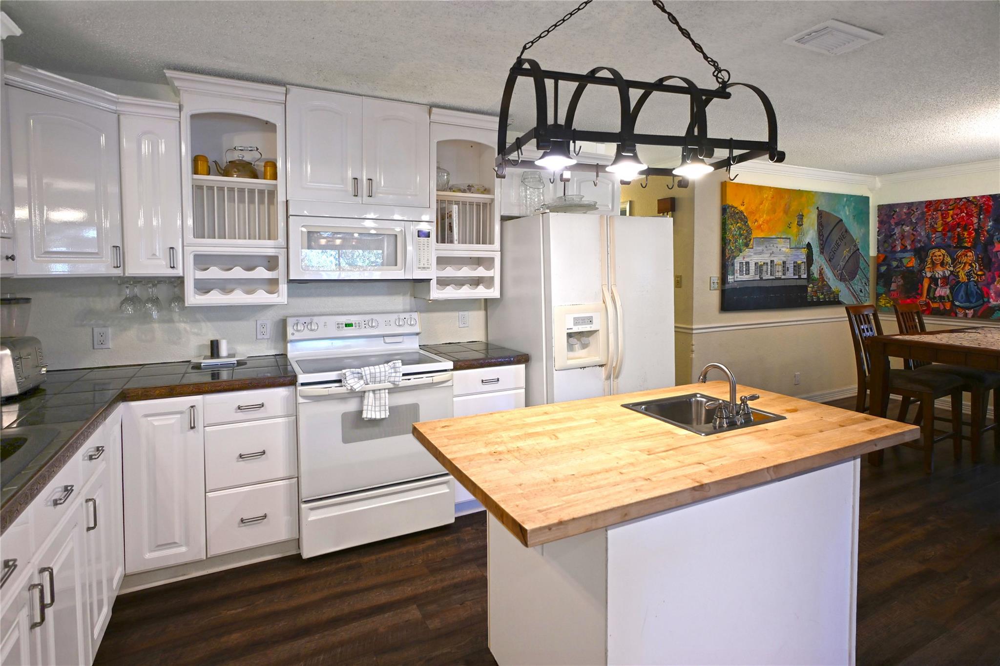 1683 Kuehler Ave, New Braunfels, TX 78130