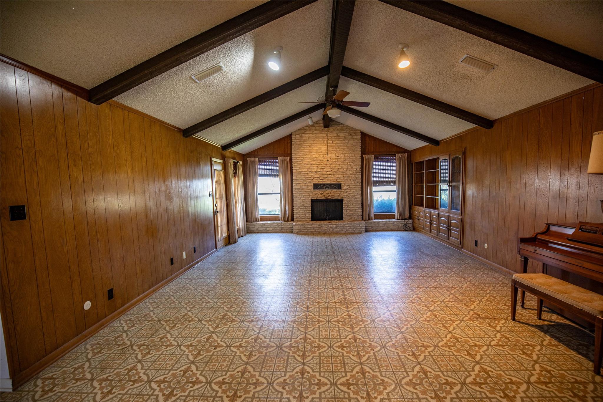 1584 Red Town Rd, Elgin, TX 78621