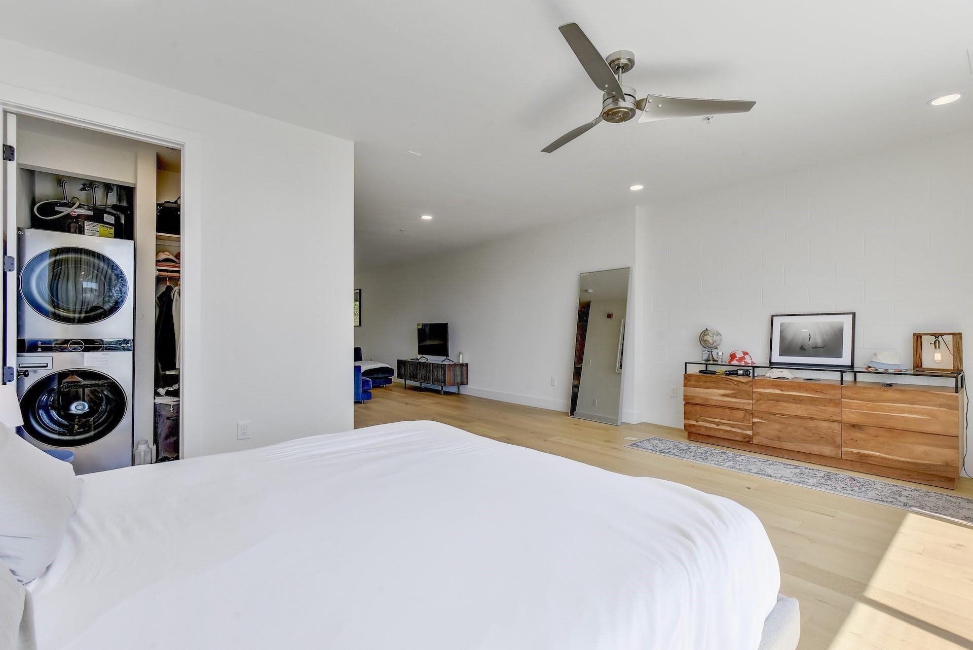 2906 S 1st St # 206, Austin, TX 78704