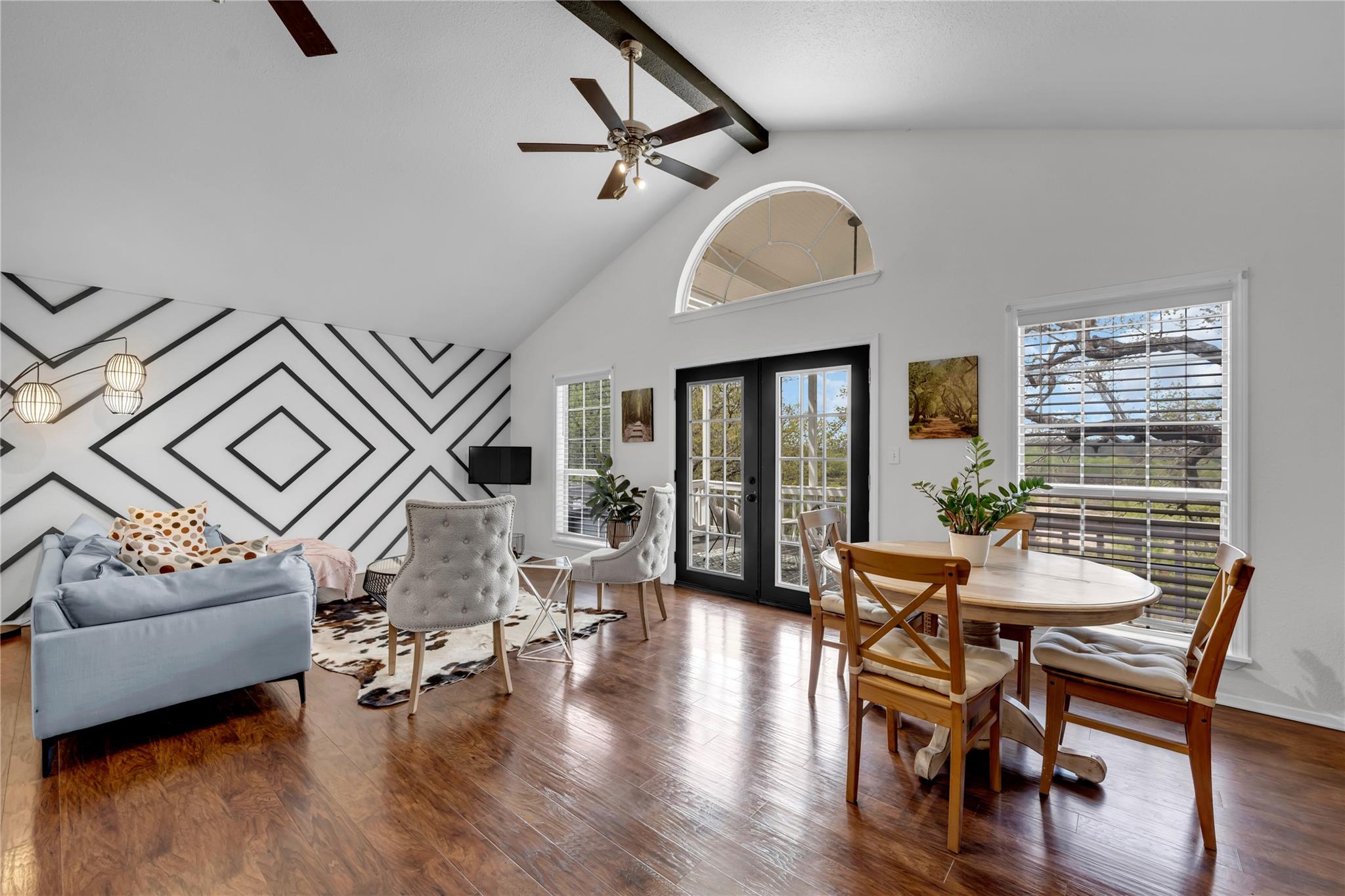 5898 River Oaks Dr, Kingsland, TX 78639