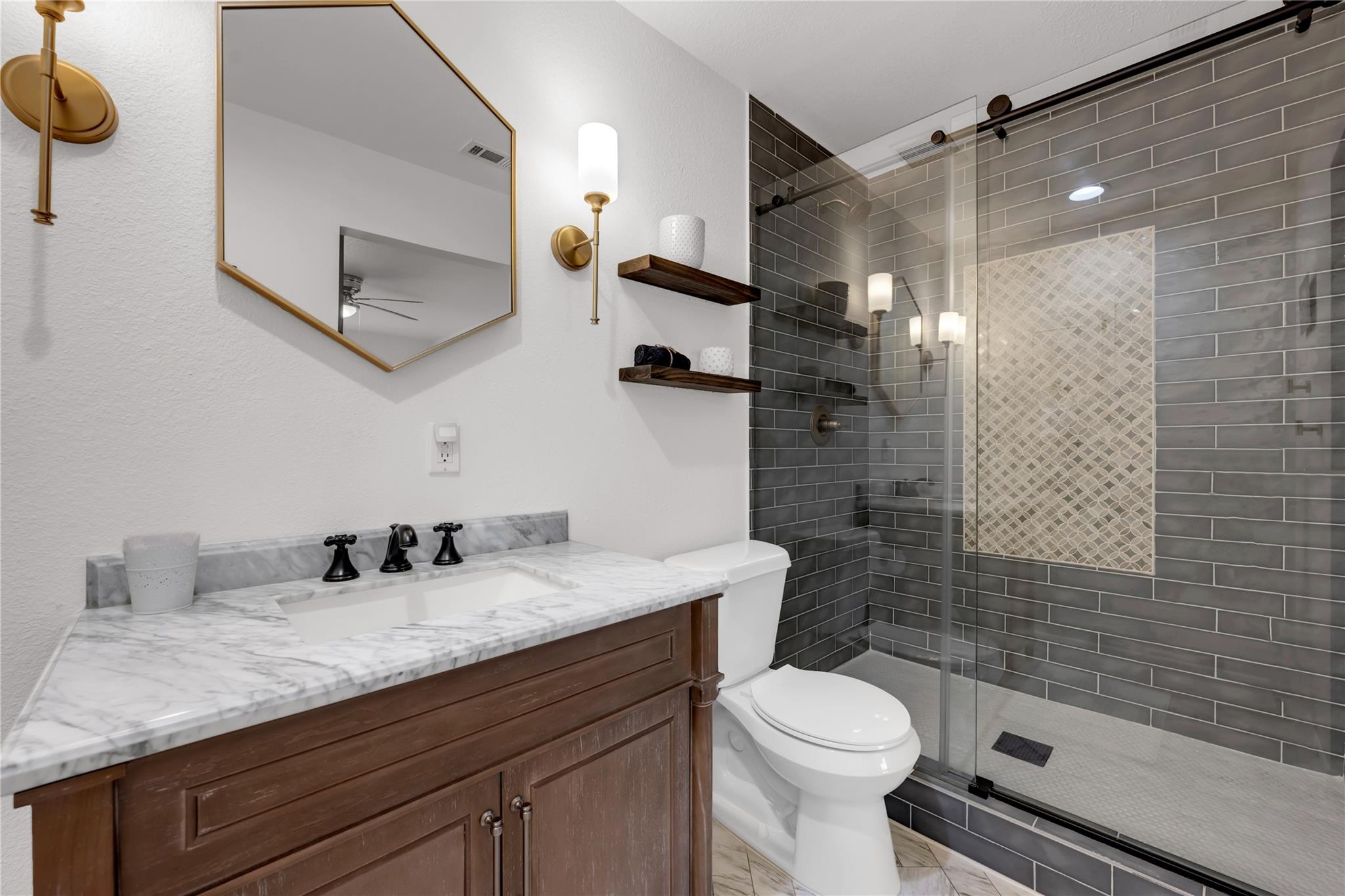 5898 River Oaks Dr, Kingsland, TX 78639