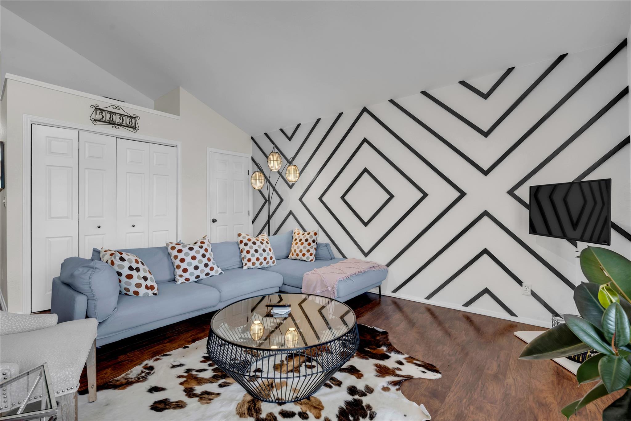 5898 River Oaks Dr, Kingsland, TX 78639