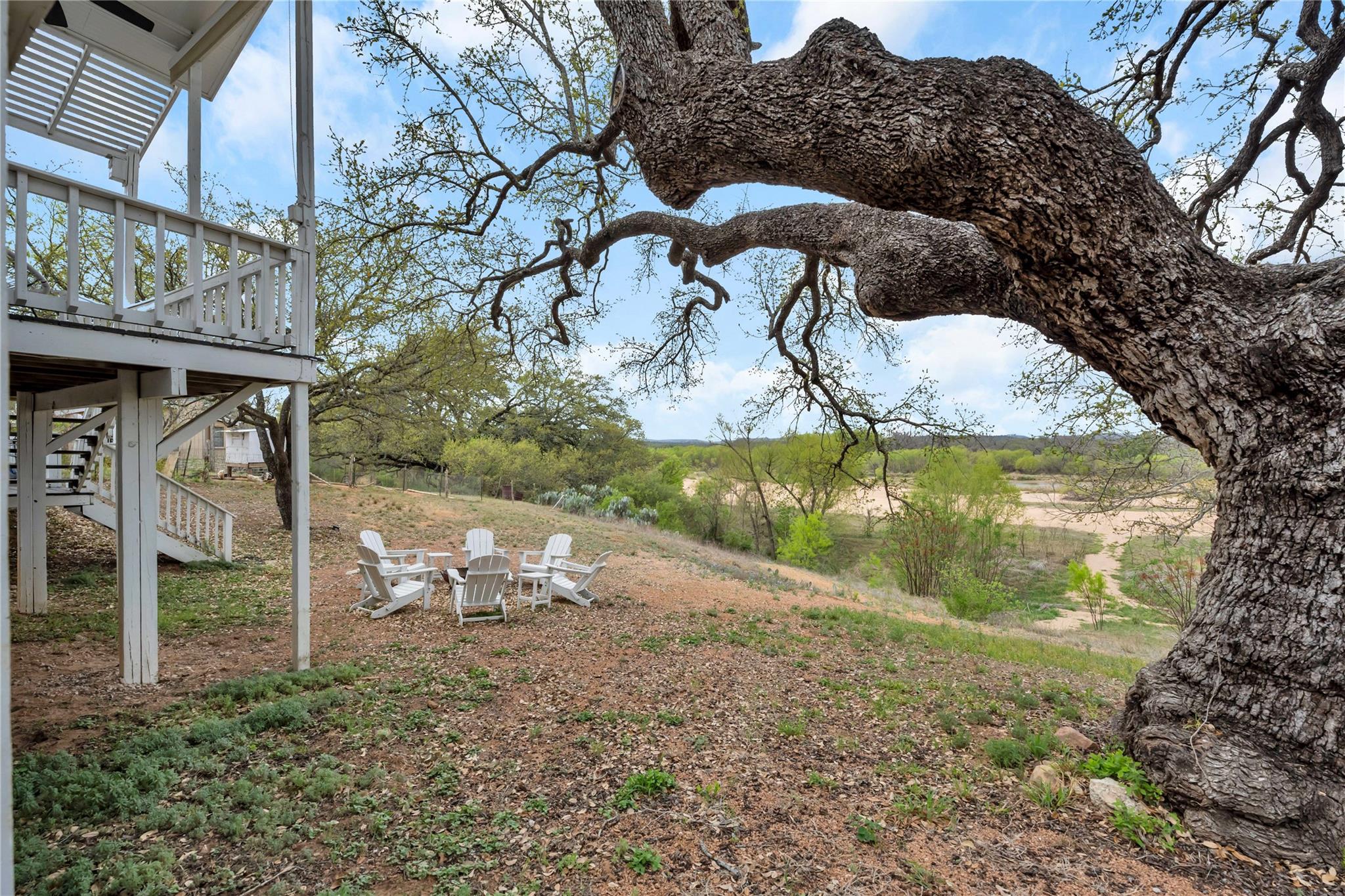 5898 River Oaks Dr, Kingsland, TX 78639