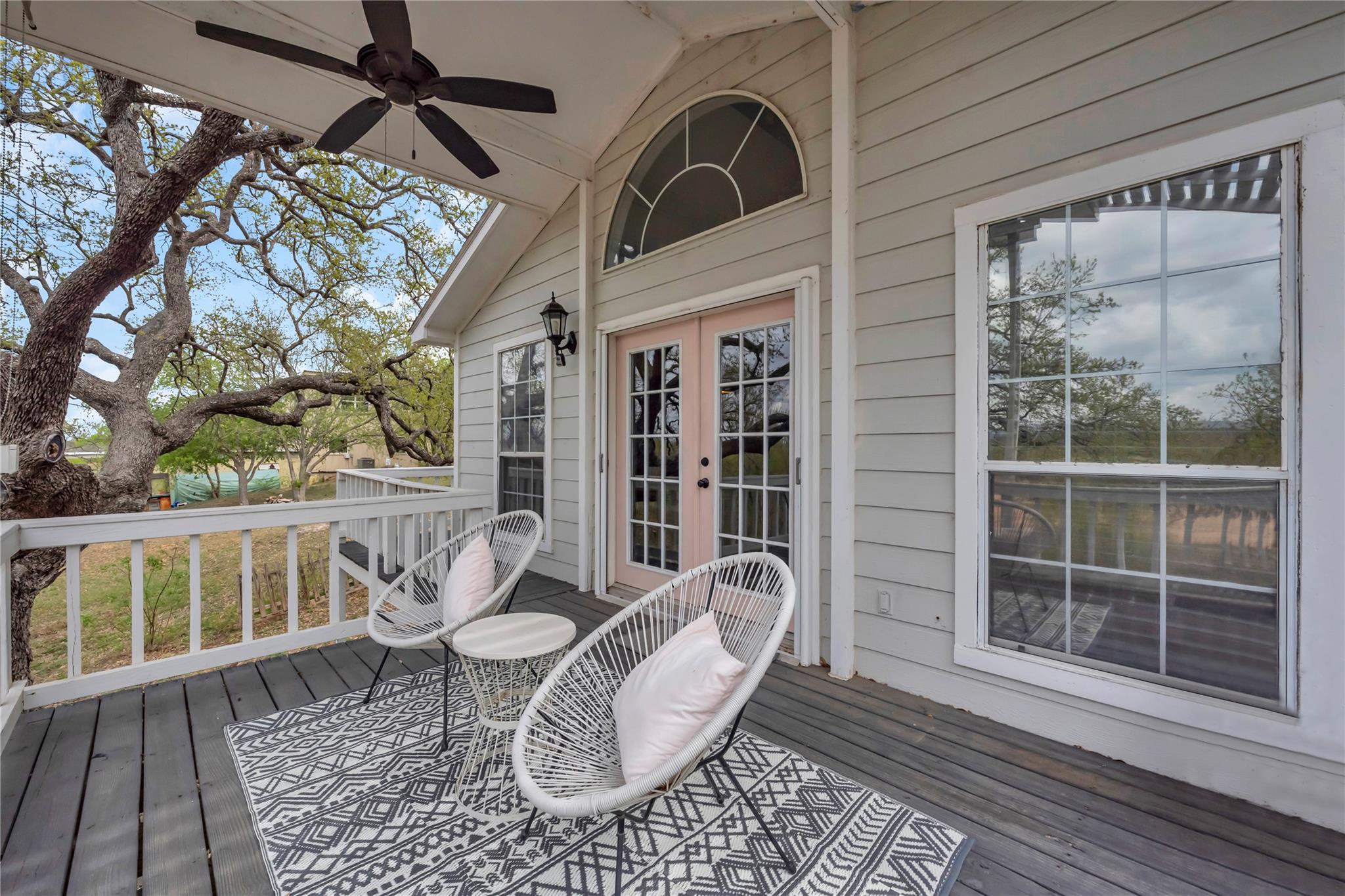 5898 River Oaks Dr, Kingsland, TX 78639