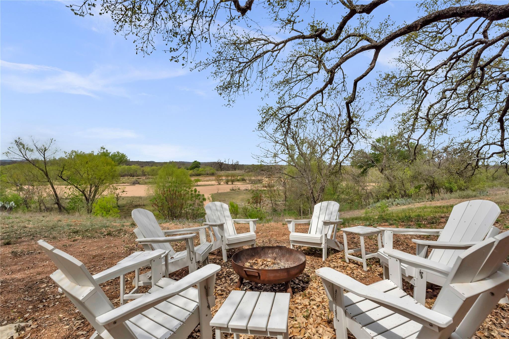 5898 River Oaks Dr, Kingsland, TX 78639