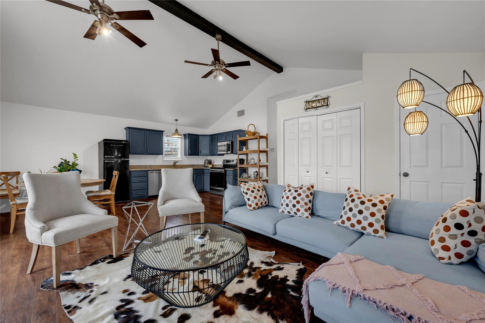 5898 River Oaks Dr, Kingsland, TX 78639