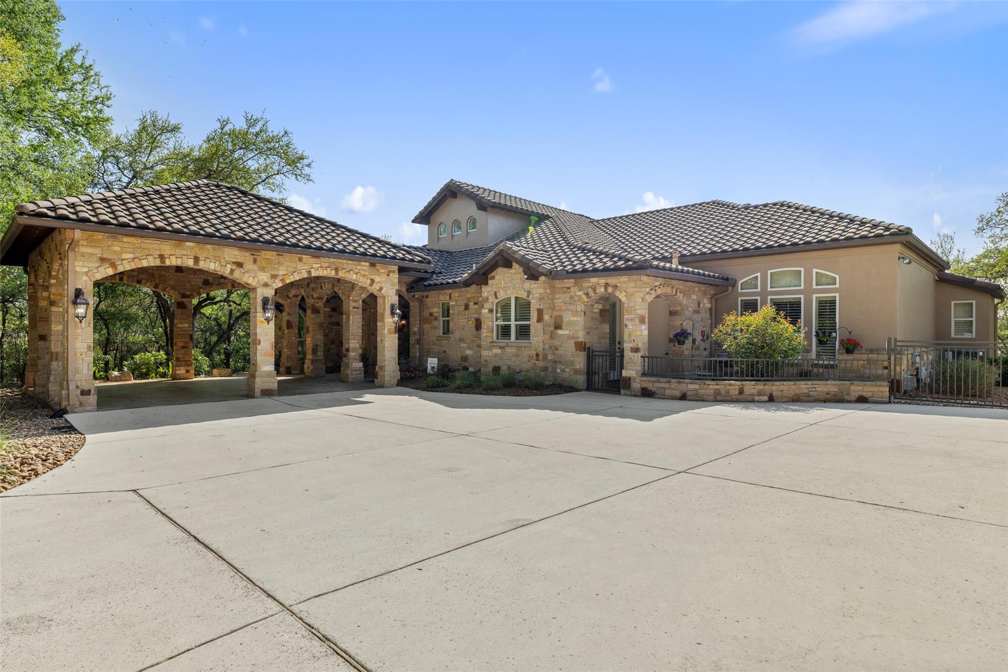 986 Riverforest Dr, New Braunfels, TX 78132