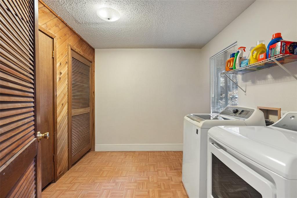 317 Venture Blvd S, Point Venture, TX 78645