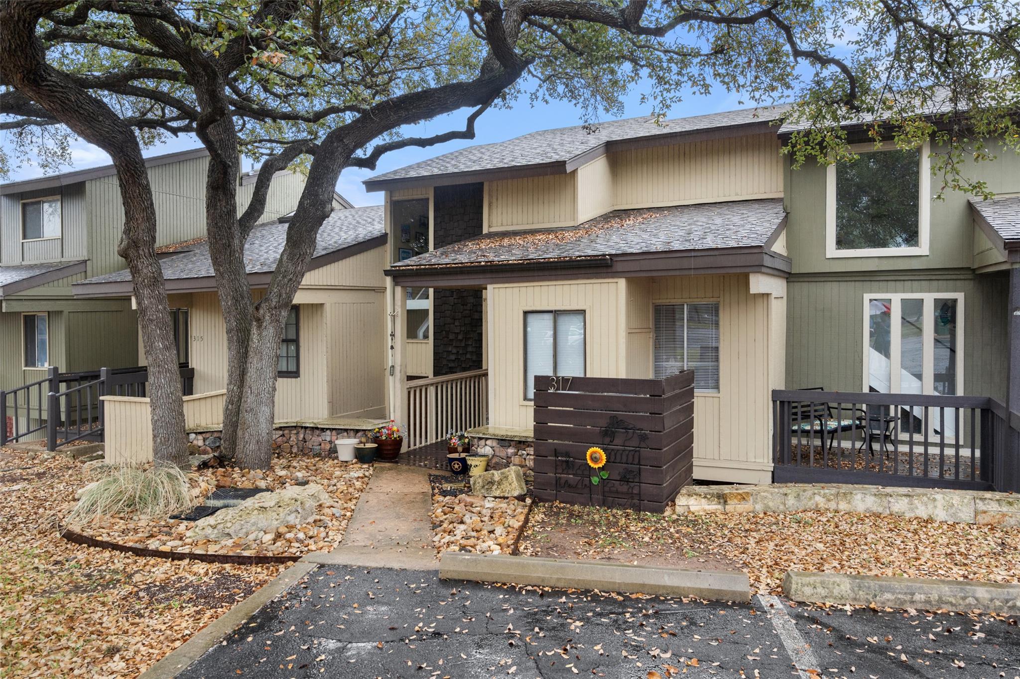 317 Venture Blvd S, Point Venture, TX 78645
