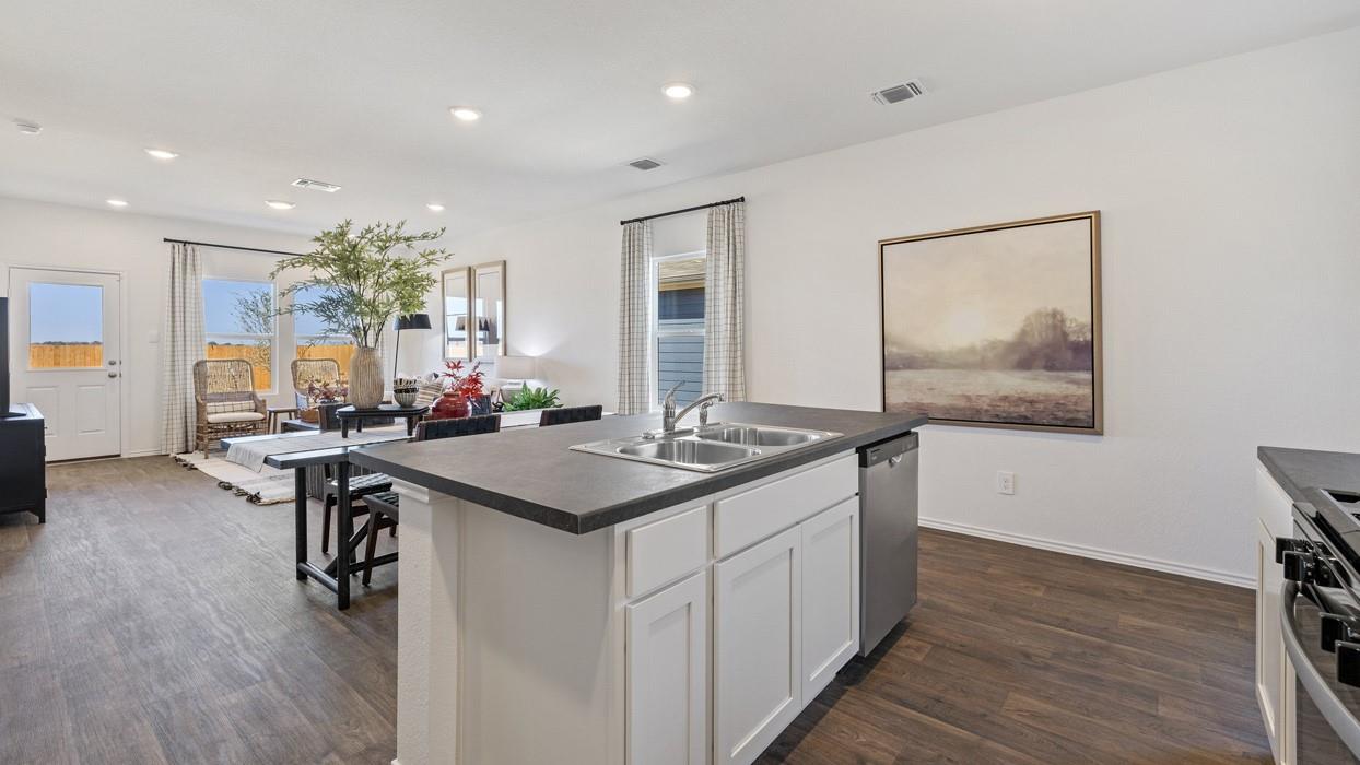 173 Schuenemann Way, Uhland, TX 78640