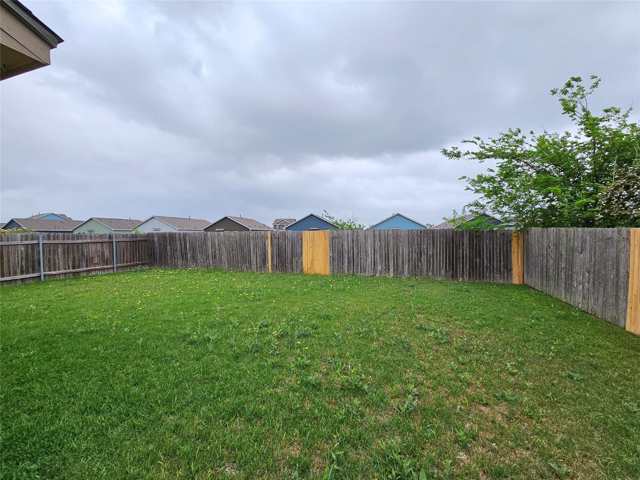 2414 Blue Sky Ln, Lockhart, TX 78644